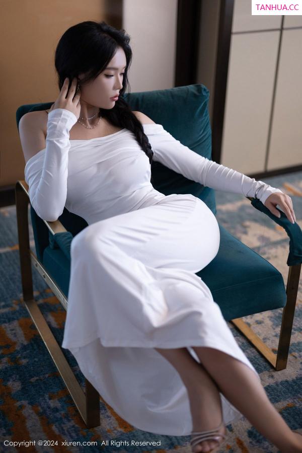 小娜比  [XiuRen]高清写真图 2024.09.05 No.9115 娜比 黑丝美腿第30张图片